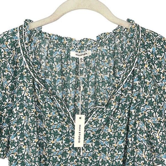 Max Studio Womens Short Flutter Sleeve Bubble Hem V-Neck Blouse Green Medium NWT - Picture 2 of 7